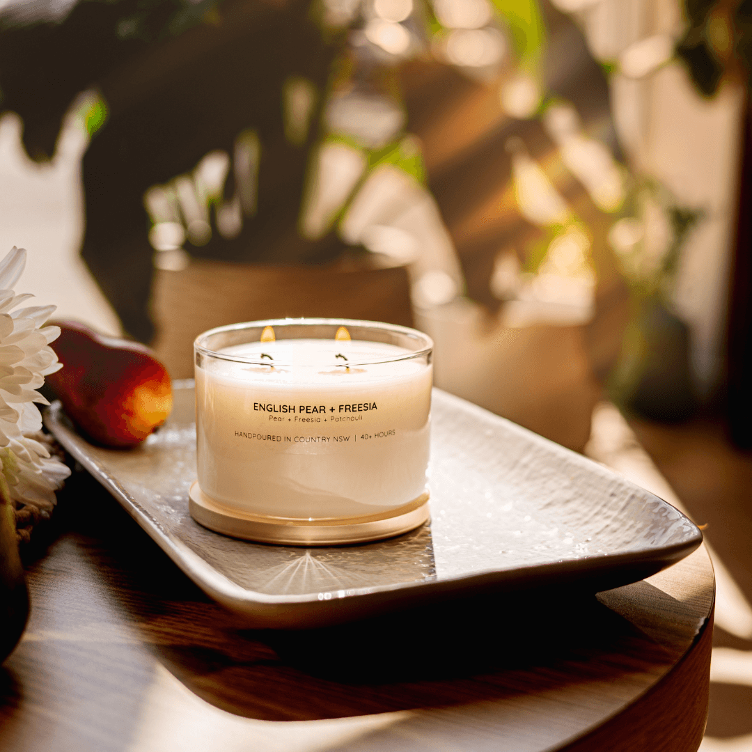 English Pear & Fressia Soy Candle 330gm